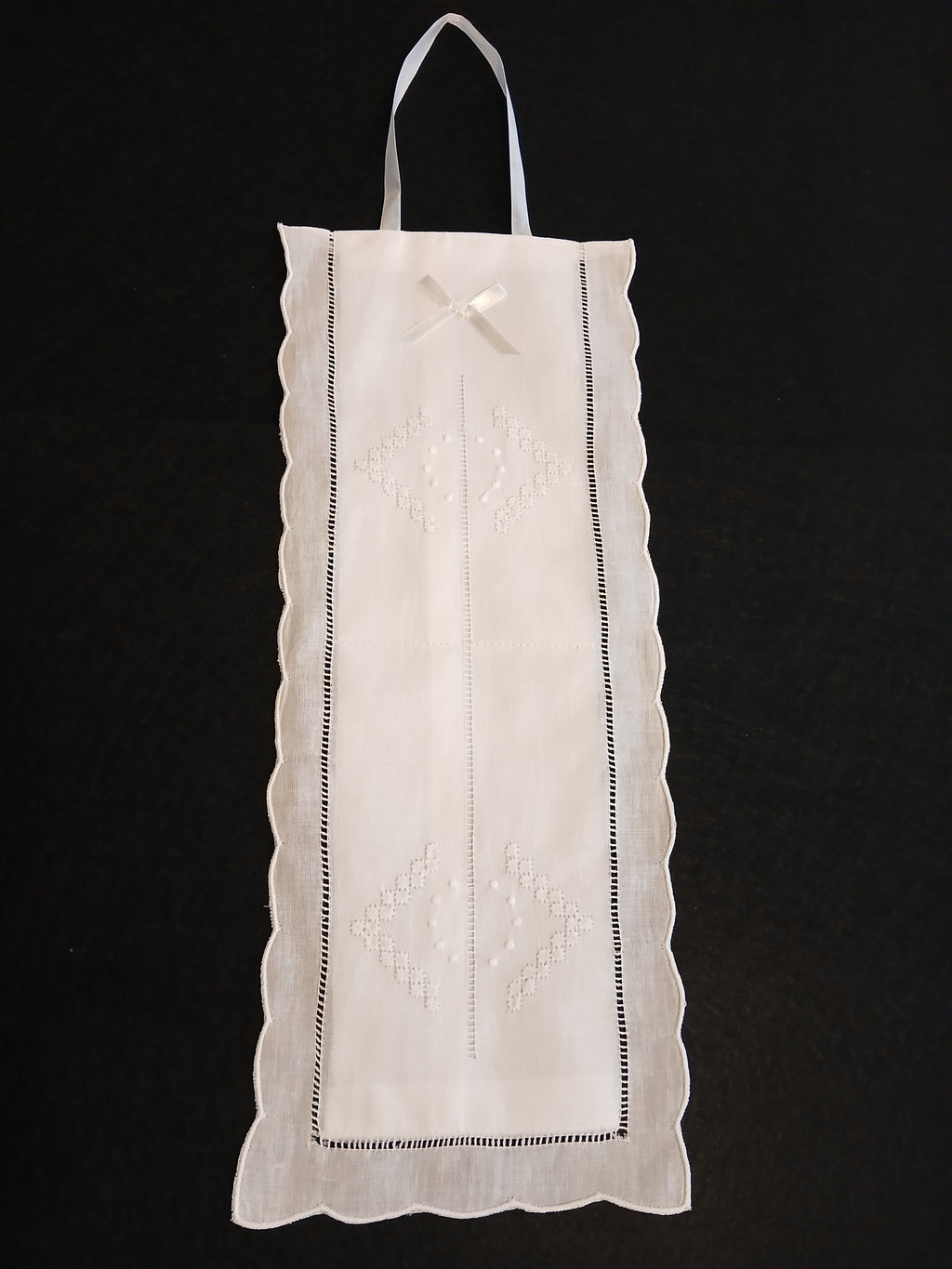 Suporte para papel higiénico bordado à mão