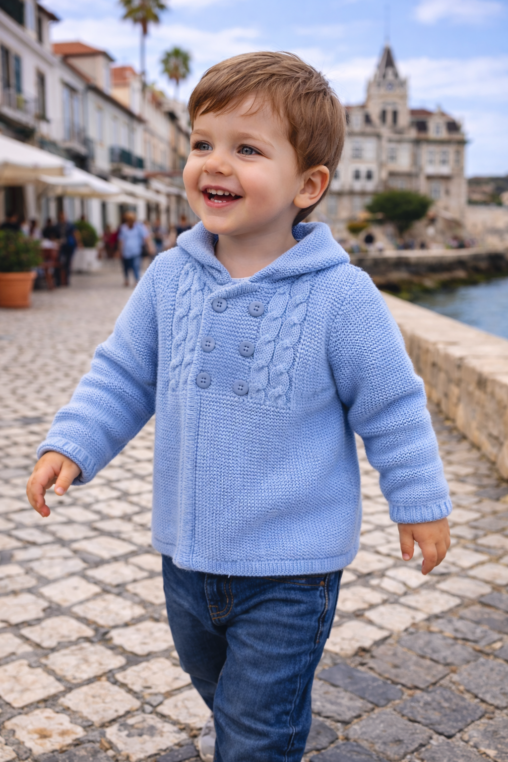 Baby cardigan in knit fabric with hood.