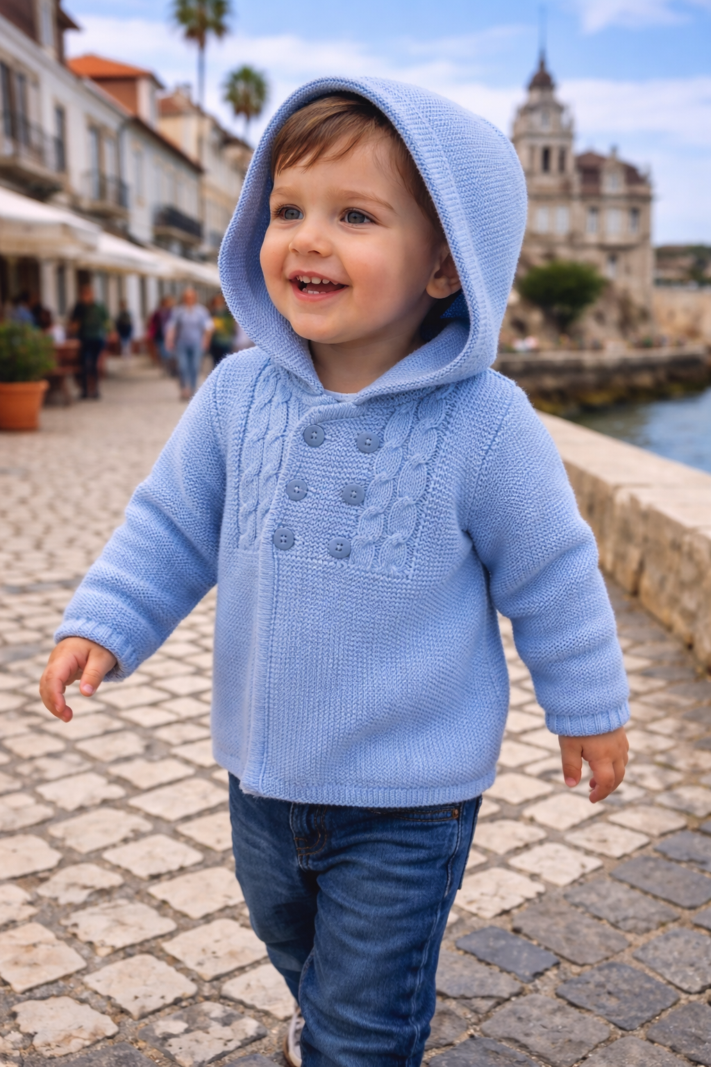 Baby cardigan in knit fabric with hood.