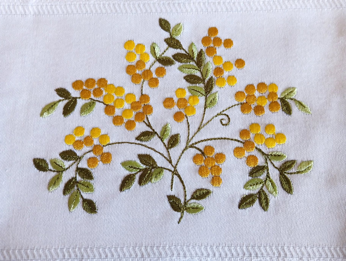 100% Cotton hand or dish towel with raised floral embroidery - 50 x 70 cm - Made in Portugal
